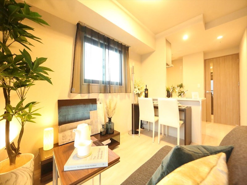 居室・リビング　ＬＤＫ8.1帖　カウンターキッチン　エアコン完備