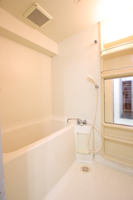 バス・シャワールーム　【※他号室反転写真参考】バストイレ別です◎