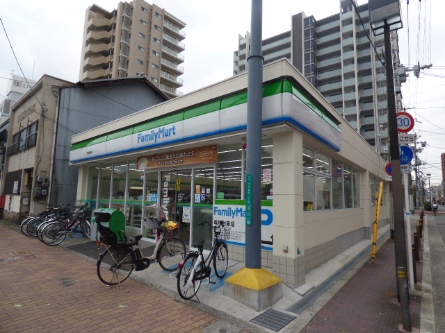 コンビニ　ファミリーマート（コンビニ）まで341m