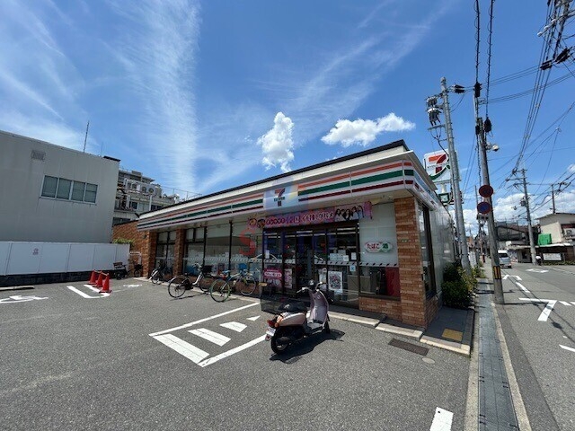 コンビニ　セブンイレブン豊中千成町店（コンビニ）まで652m
