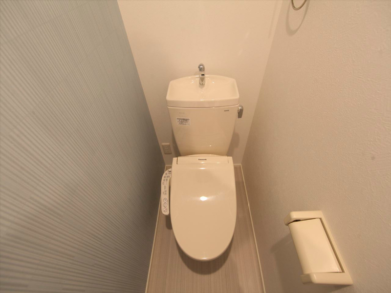 トイレ　温水洗浄便座付トイレ