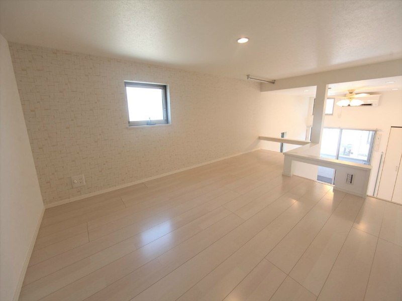 その他部屋・スペース　上段ロフト5.7帖（収納としてもお部屋としても使えます）