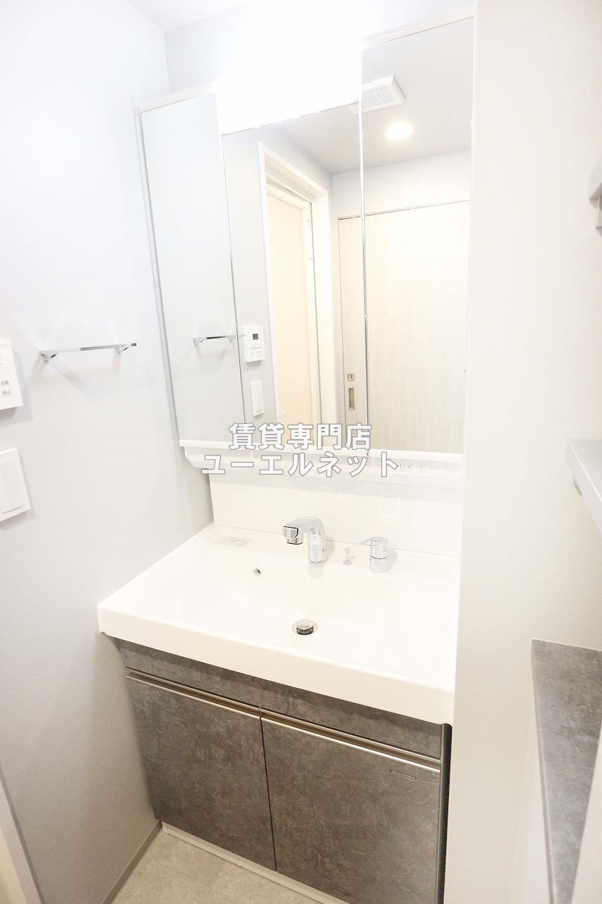 洗面設備　清潔感ある独立洗面台で毎日気持ちよく♪