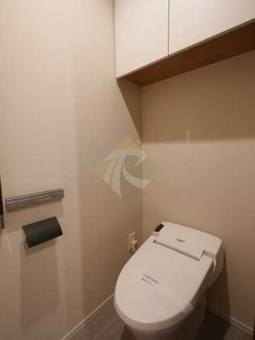 トイレ　コンフォリア新宿イーストサイドタワー　※同タイプの別部屋写真