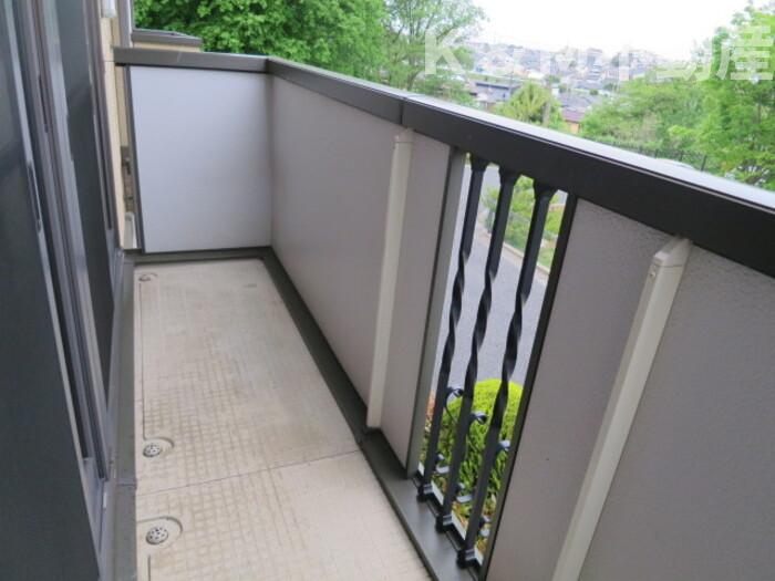 バルコニー　開放的で明るい空間を演出してくれるバルコニーです