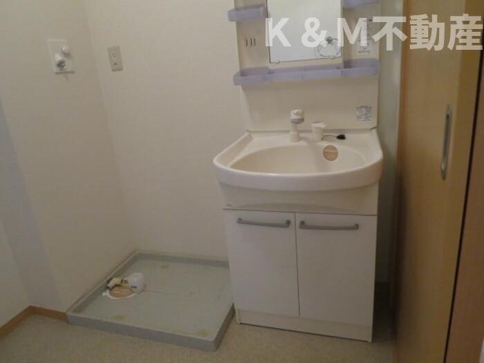 洗面設備　ゆったりとスペースのある洗面所