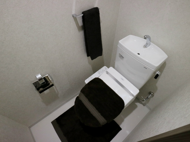 トイレ　※別号室の参考写真になります。