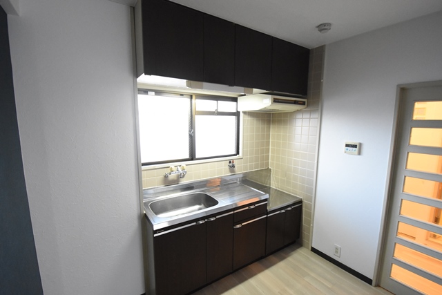 キッチン　キッチンに窓があり換気も楽々♪