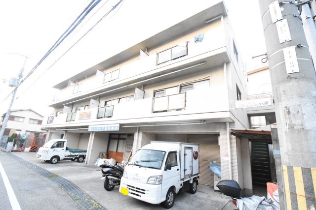 建物外観　防犯カメラ付きで安心です！