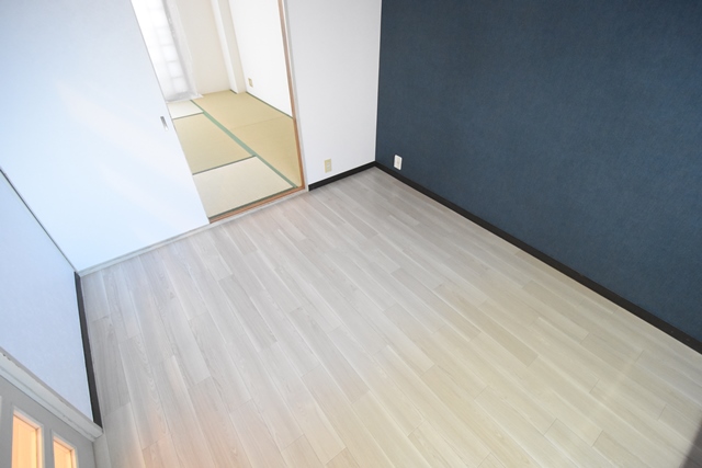 居室・リビング　床が明るい色合いで綺麗です♪