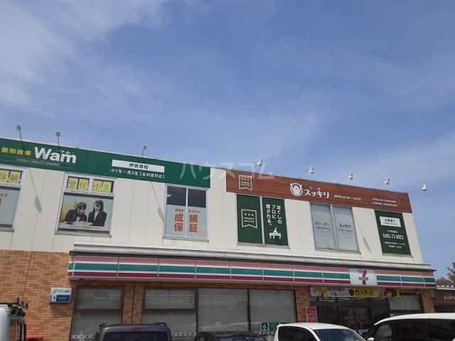 コンビニ　セブンイレブン（コンビニ）まで800m