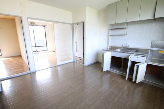 居室・リビング　※別号室のお写真です。