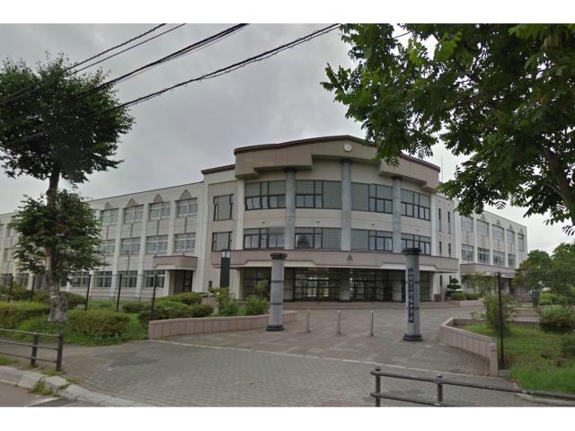 中学校　函館市立深堀中学校（中学校）まで854m