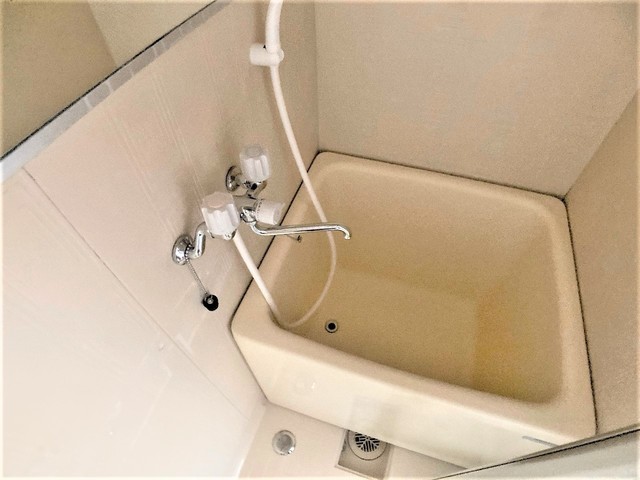 バス・シャワールーム　※補修前の参考画像の為、設備等は現況優先。