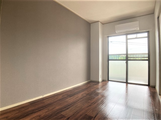 居室・リビング　※補修前の参考画像の為、設備等は現況優先。