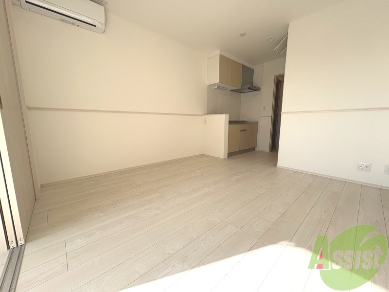 居室・リビング　白を基調としたお部屋で気分も明るくなりますね。