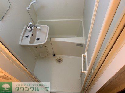 バス・シャワールーム　浴室・洗面台