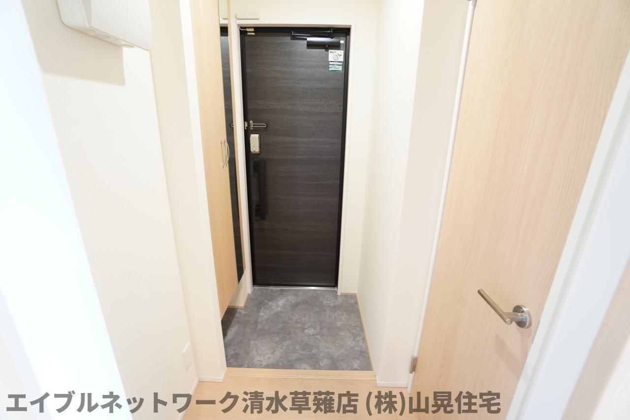 玄関　収納もある玄関です