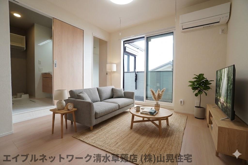 居室・リビング　家具備品はイメージで、実際の物件には含まれません
