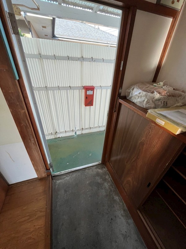 玄関　現況優先