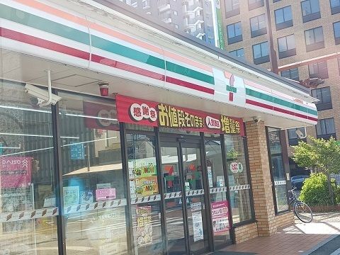 コンビニ　セブンイレブン四日市諏訪町店（コンビニ）まで600m