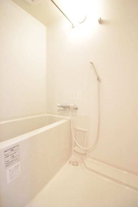 バス・シャワールーム　写真は102号室です