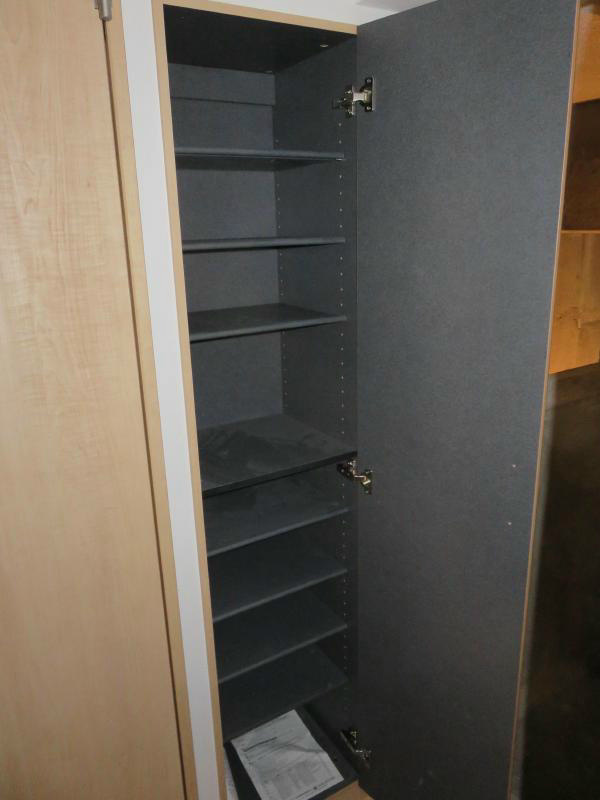 玄関　写真は102号室です