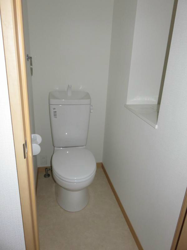 トイレ　写真は102号室です