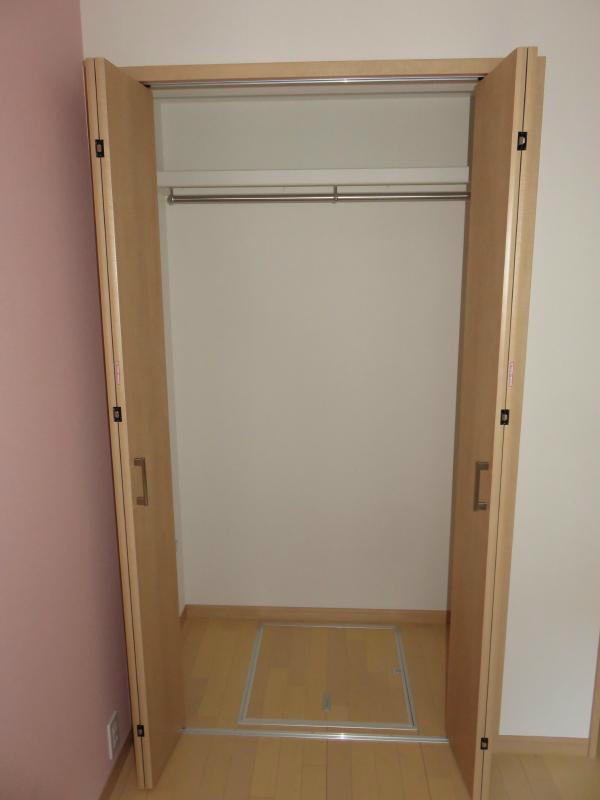 収納　写真は102号室です