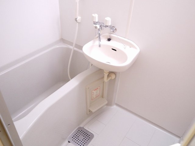 バス・シャワールーム　お風呂で日々の疲れを落としましょう