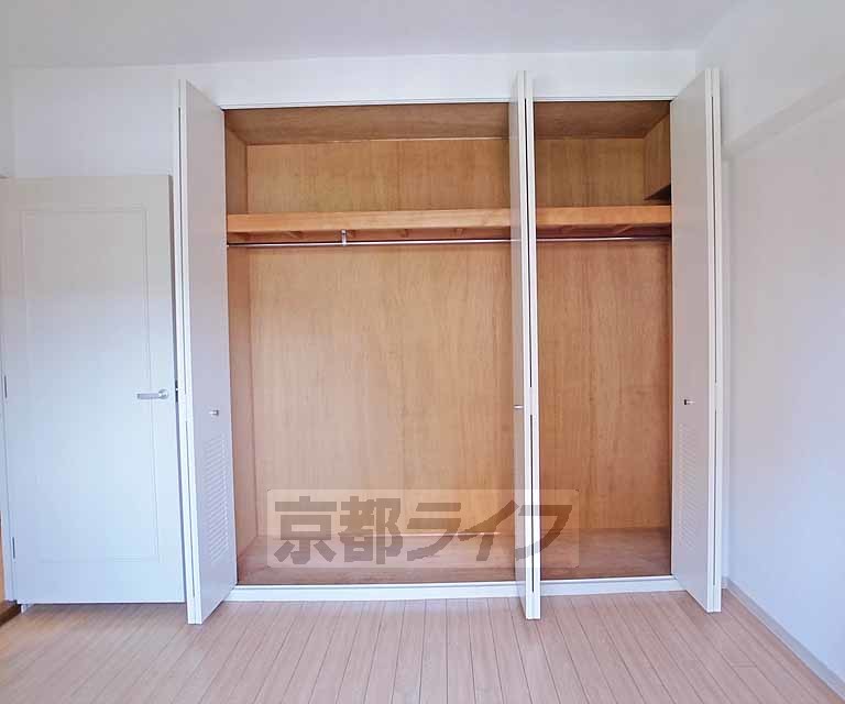 収納　６帖の洋室です。