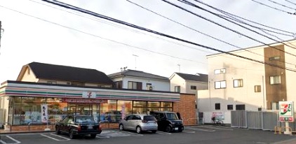 コンビニ　セブンイレブン（コンビニ）まで121m