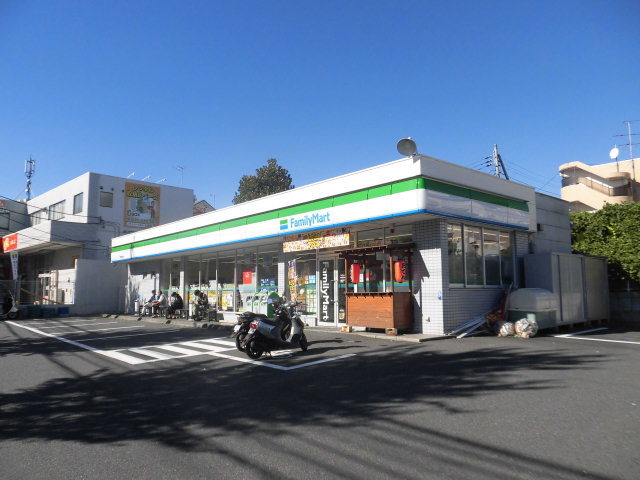コンビニ　ファミリーマート青葉若草台店（コンビニ）まで686m