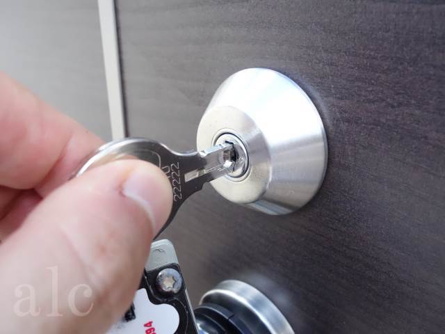 セキュリティ　オートロックの他、鍵穴が複雑なディンプルキーシリンダーを採用
