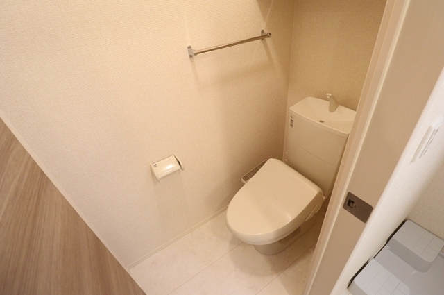 トイレ　温水洗浄暖房便座