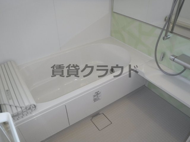 バス・シャワールーム　足が延ばせる一坪風呂！半身浴もできますよ！