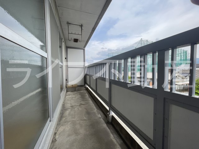 バルコニー　暖かな日差しのふりそそぐバルコニー