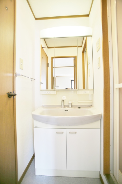 洗面設備　便利な独立洗面台です