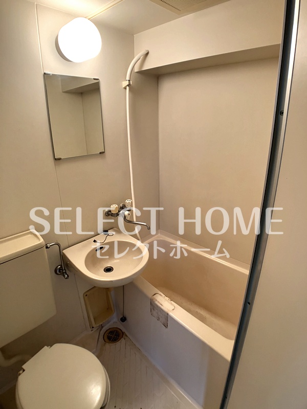 洗面設備　ゆったりとスペースのある洗面所