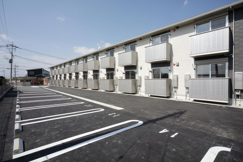 駐車場　保護者様用区画もあります