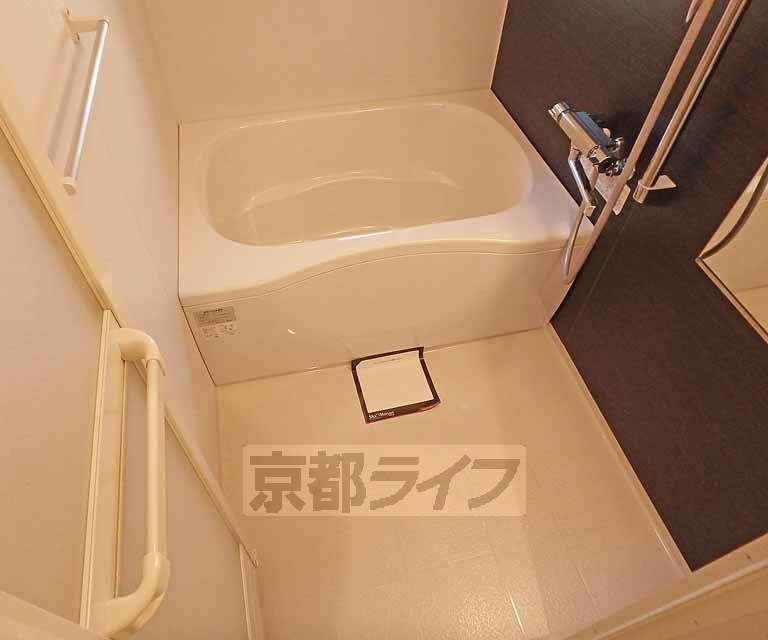 バス・シャワールーム　ゆったり浸かれるお風呂です。