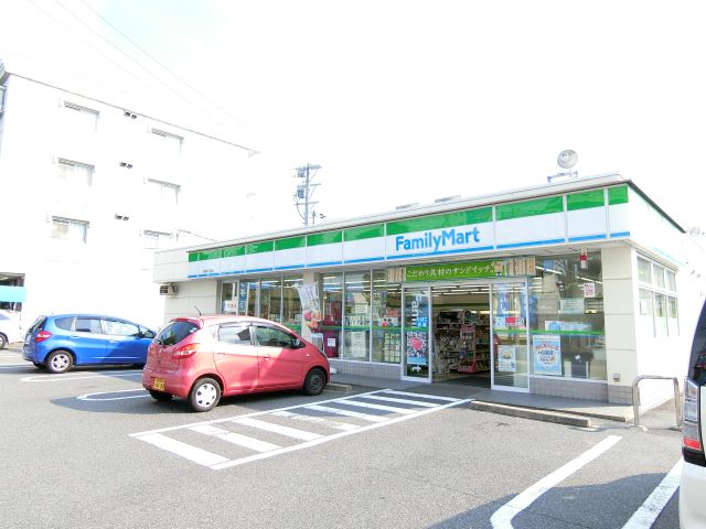 コンビニ　ファミリーマート（コンビニ）まで390m