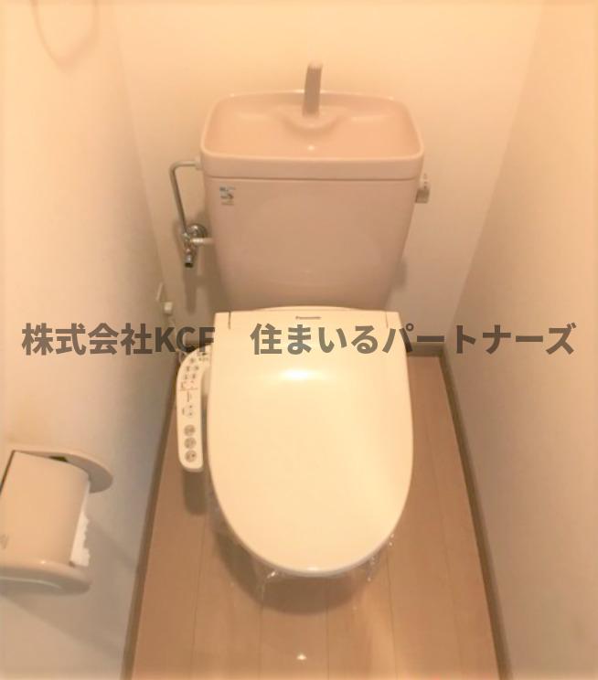 トイレ　落ち着いた色調のトイレです