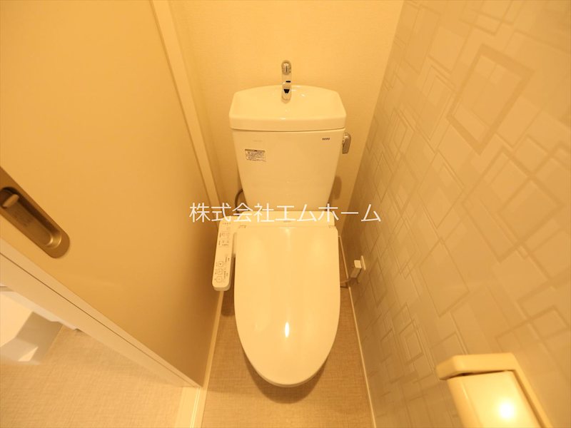 トイレ　温水洗浄暖房便座付トイレ