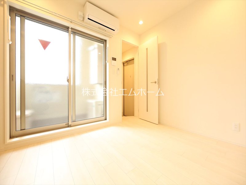 居室・リビング　ＤＫ7.5帖　システムキッチン　エアコン完備　バルコニー