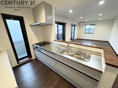 キッチン　3口ガスコンロ付で機能的なキッチンです！