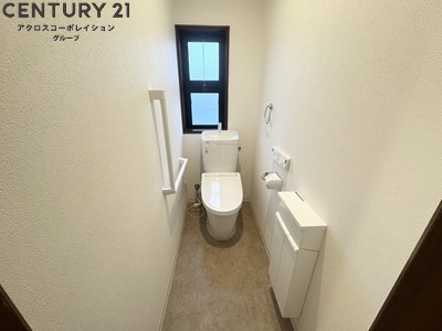 トイレ　窓があり、換気できます。