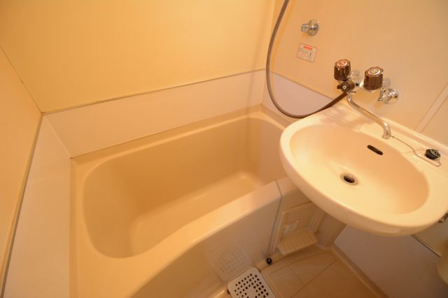 バス・シャワールーム　シンプルなユニットバスです！