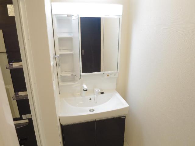 洗面設備　洗髪洗面三面化粧台