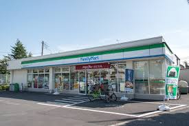 コンビニ　ファミリーマート 足立西竹の塚一丁目店（コンビニ）まで385m
